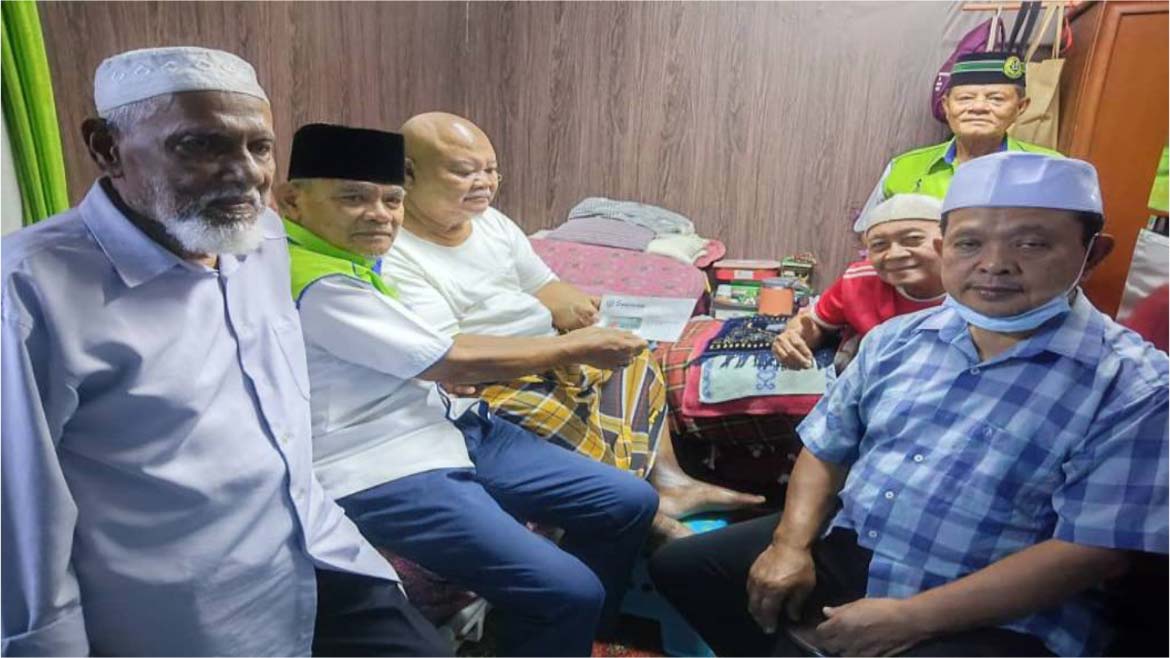 SUMBNGAN KEBAJIKAN AHLI KL WAHID ABD MAJID DI RUMAHNYA OLEH AJK PUSAT