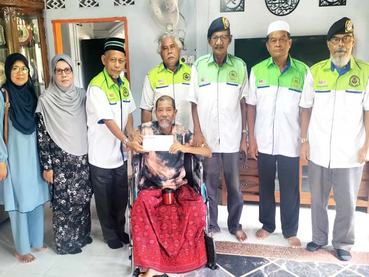KEBANJIKAN PROGRAM LAWATAN ZIARAH KASIH AHLI S69 MASUK/KEELUAR WARD.
