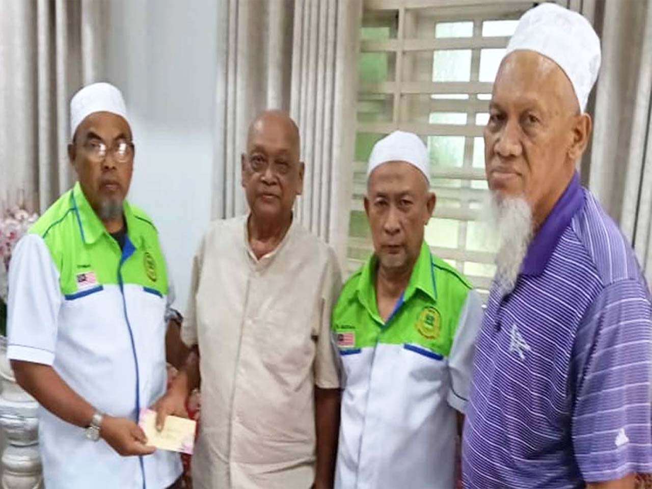 SUMBANGAN KEPADA AHLI SKUAD 69