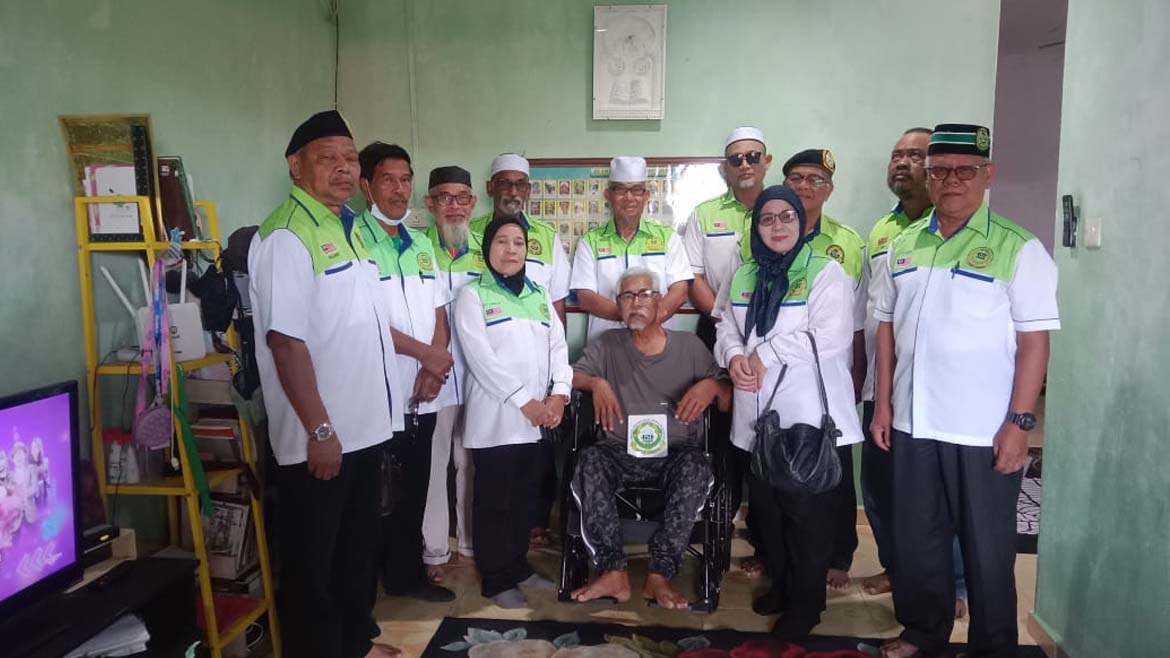 SUMBANGAN KERUSI RODA DAN KEBAJIKAN RUSLI AYOB DI RUMAHNYA OLEH AJK KEDAH
