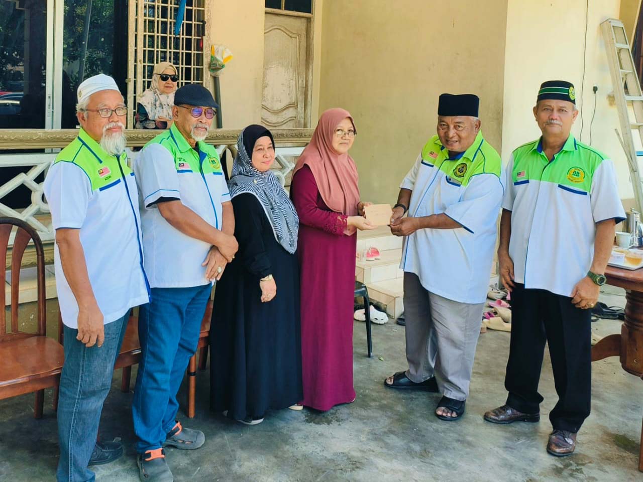Penyampaian Wang Khairat kepada Keluarga Arwah Tuan Haji Yusoff